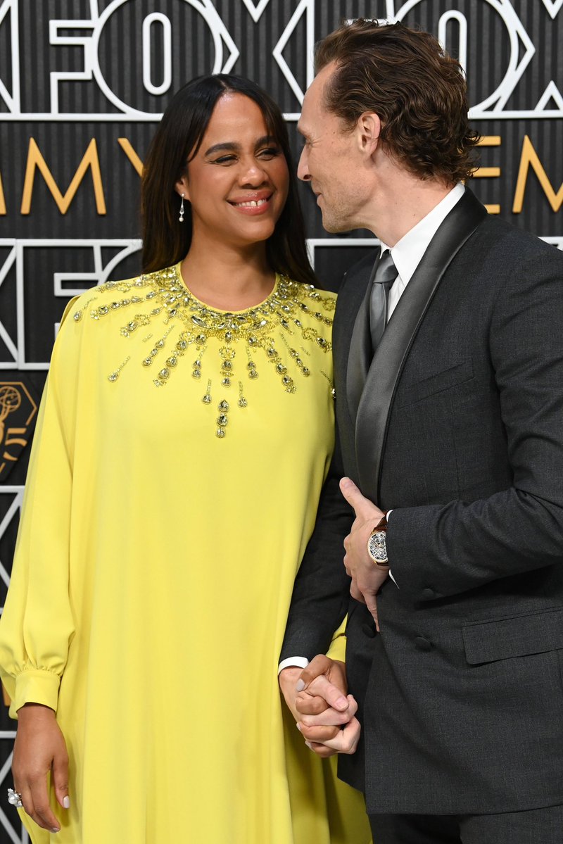 popbuzzz_'s tweet photo. Find someone who looks at you the way Tom Hiddleston looks at Zawe Ashton. https://t.co/DPYztymEYB