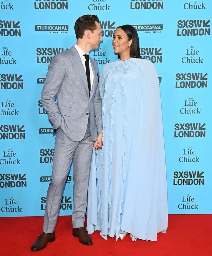 popbuzzz_'s tweet photo. Find someone who looks at you the way Tom Hiddleston looks at Zawe Ashton. https://t.co/DPYztymEYB