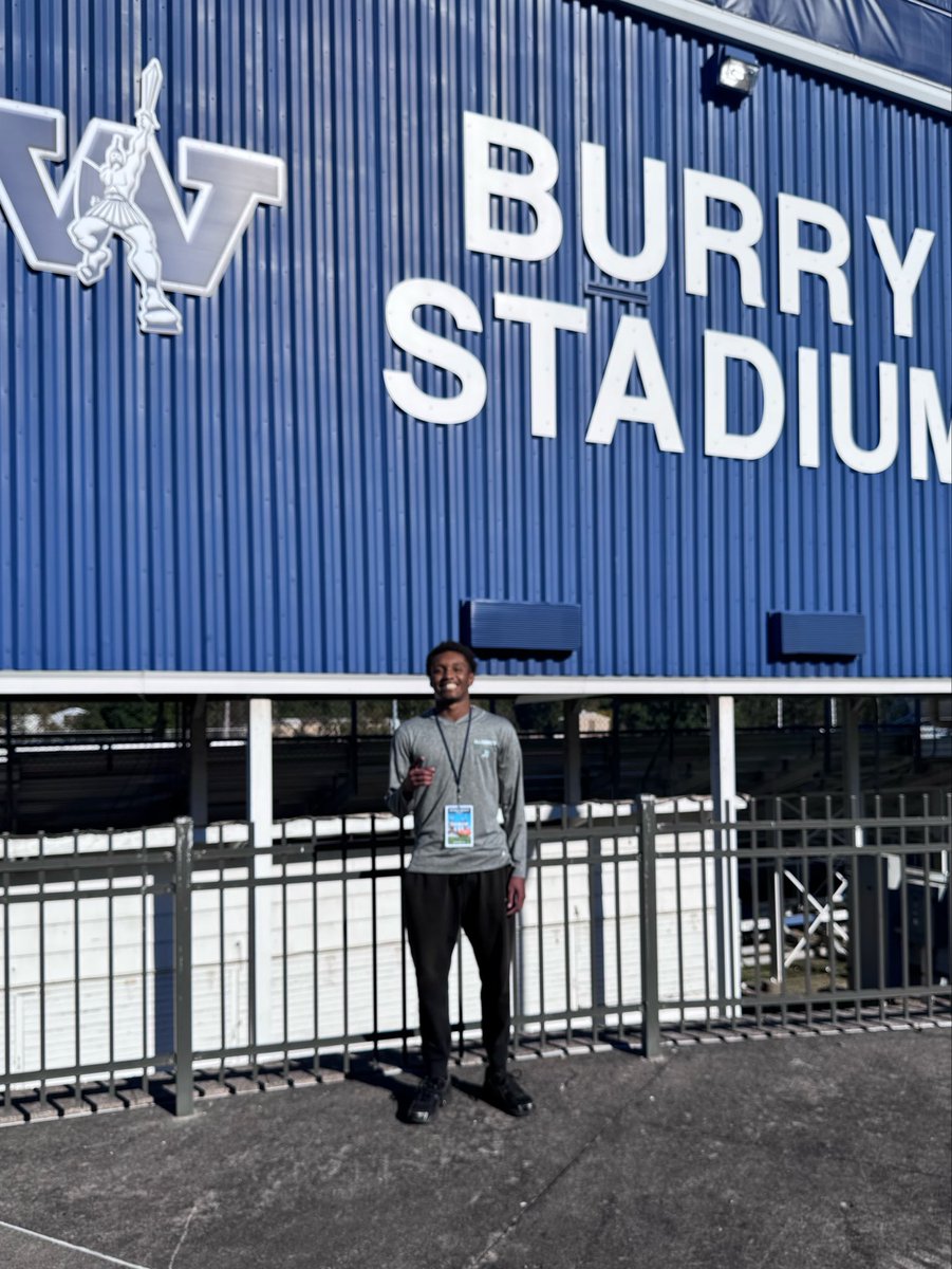 shady_80wr's tweet photo. I had a great time at @WCtitansFB Thank you @QBCoachWhite for taking the time to have me on campus and letting me come on a visit. https://t.co/ZuBpjtoGbm
