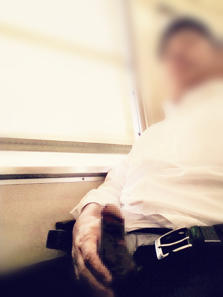 h_i_r_o_3_r_d's tweet photo. 勃起リーマン🍌ラスト

フォロー＆リポストで元画像どちらかをプレゼント！10/4 22時まで限定⚠️53歳以上の方はスルーさせて頂きます⚠️顔のボカシは外しません
電車で移動中に生理現象勃発🍌窮屈なので一瞬だけ開放してちんポジ直し！すぐに勃つのも困りもの！ https://t.co/O7sPsMJiZ4