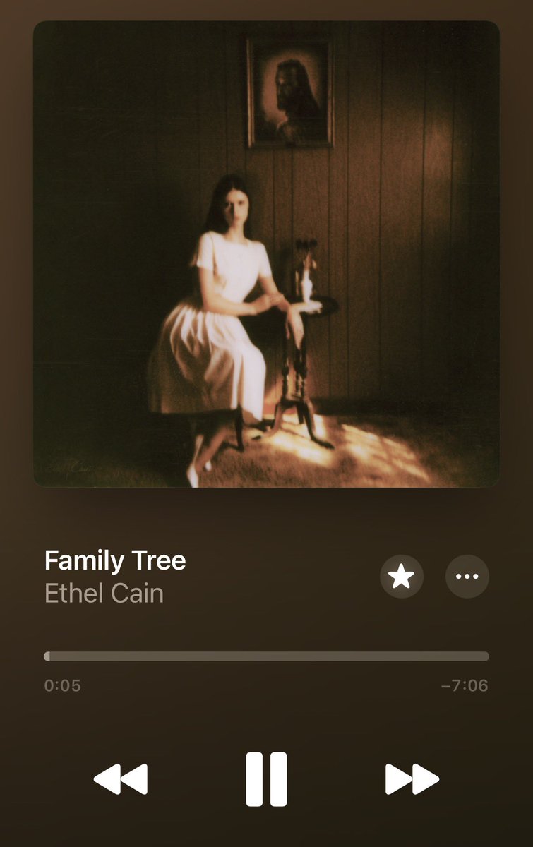 herclaws's tweet photo. perfect soundtrack for talking to an older man on the internet 🤍🐾 https://t.co/JgHLRYla2t