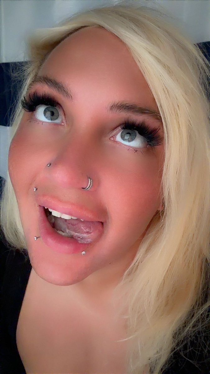 teasingtikz's tweet photo. Come entertain me, hunnie 😇🖤
Your girl is bored, feeling cute, and accepting applications for whoever thinks they can keep my attention 👀💋

So… what are we doing tonight?

#alternativegirl #emogirl #gothgirl #alternative #blondegirl #altgirl https://t.co/Dm7FZ3uen0