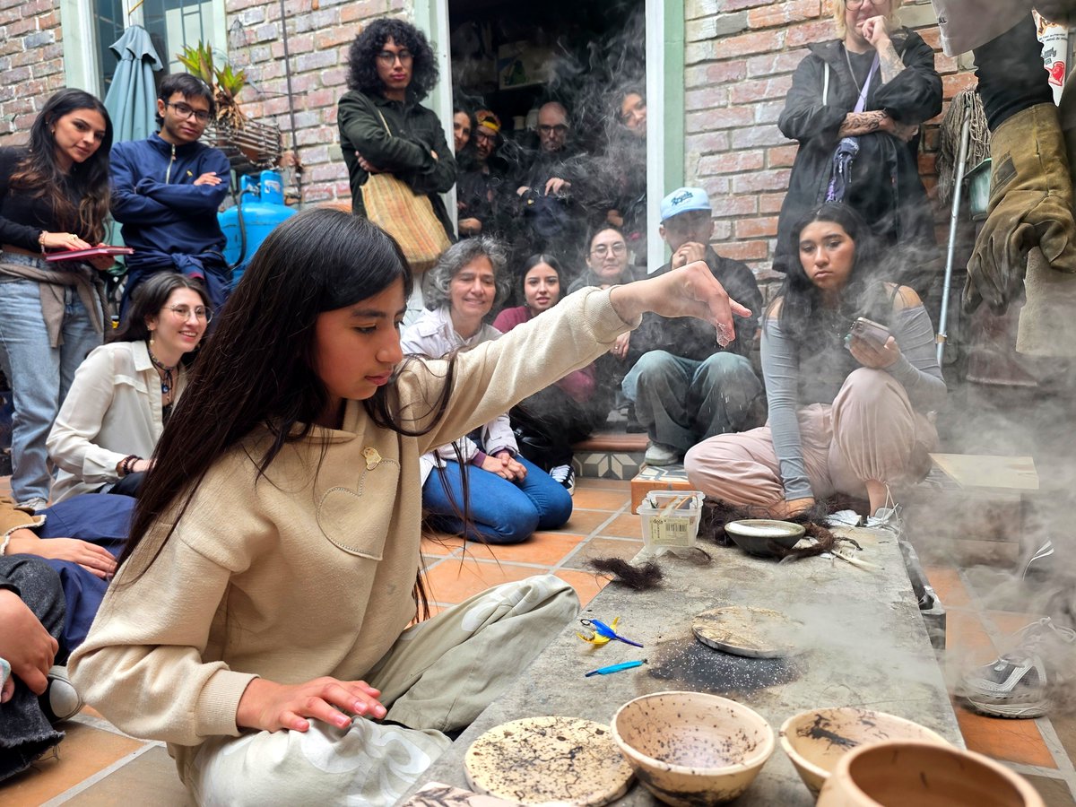 CulturaenBta's tweet photo. HOY, desde el Distrito Creativo El Campín, los ciudadanos participan activamente en dos actividades: la Ruta de la Cerámica y el Festival Repararte, experiencias que hace parte del Fin de Semana 24/7 y que nos invitan a conocer los oficios, historias y procesos de este territorio y de quienes lo crean y habitan.