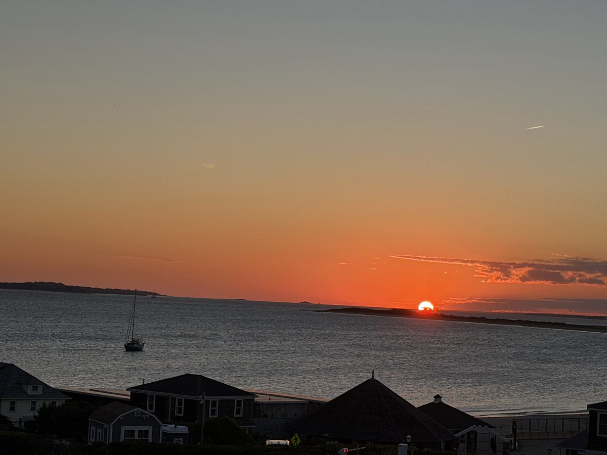 paradisoins's tweet photo. Tonight’s #sunset https://t.co/LN5pRn3wSR