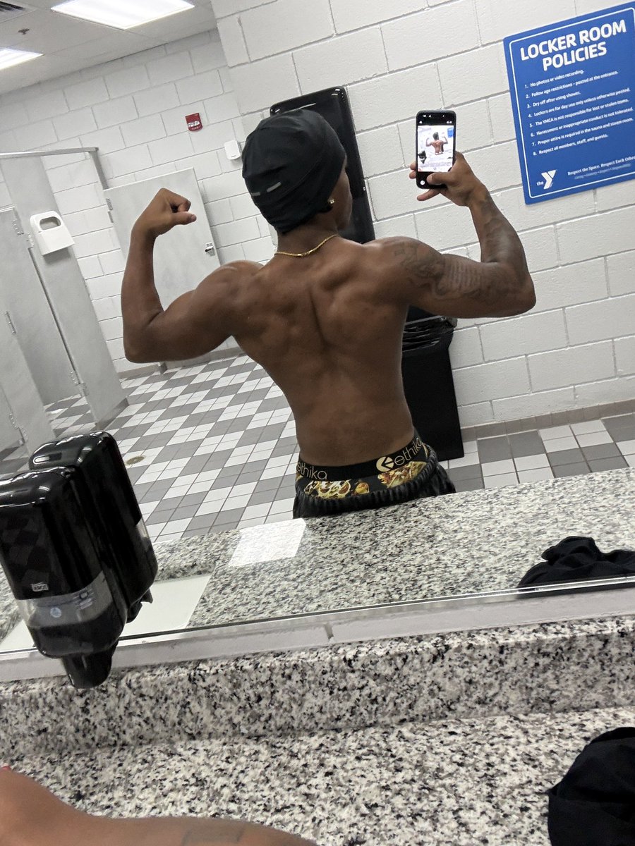 painre4l's tweet photo. i still be inda gym even tho ion post😀  #gym #yn https://t.co/hC7xI0IWcY
