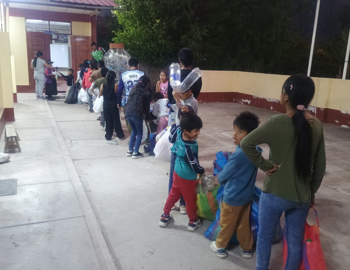 MidisPAIS's tweet photo. La iniciativa reúne, en promedio, entre 60 y 80 participantes de la comunidad, incentivando el reciclaje a través de un espacio de entretenimiento. https://t.co/zc3AKmbPjj