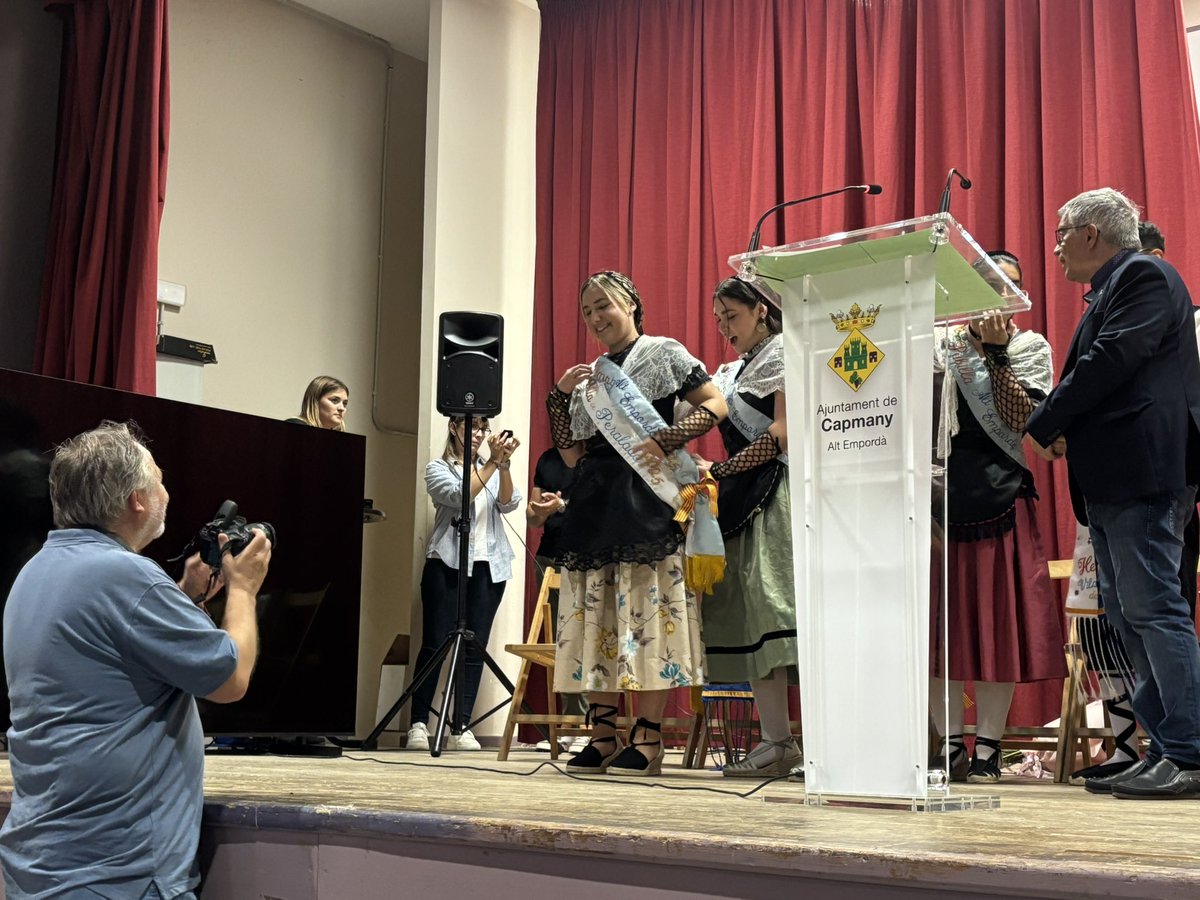 ajperalada's tweet photo. La Pubilla de Peralada, Júlia Terradas Vidal, ha estat proclamada 2a Dama Comarcal de l’Alt Empordà 2026!
L’acompanyaran en el pubillatge comarcal la representant de Cabanes, com a Pubilla, i els representants de Figueres, com a Hereu i 1a Dama.
Moltes felicitats, Júlia! 🎉 https://t.co/WOAuqiF8iy