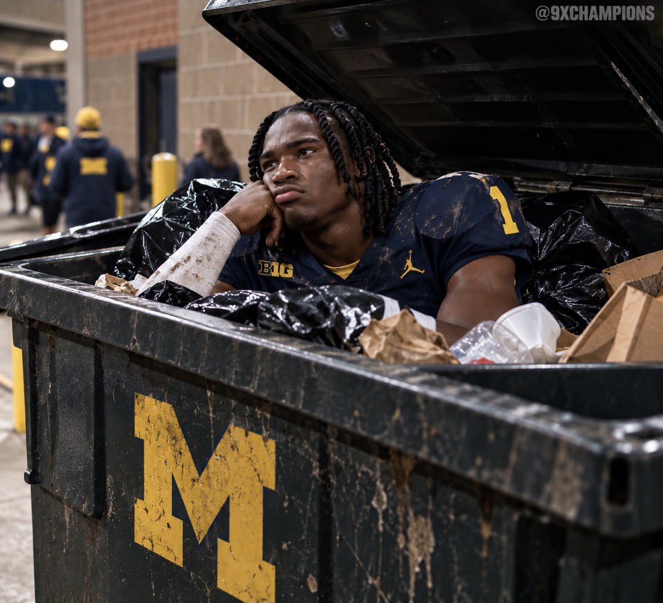 9XCHAMPIONS's tweet photo. “No one’s seen a sophomore like me” Hahahah, worst player in college football and it’s not even close😂😂🤭🤭 https://t.co/GSaUq37AGq