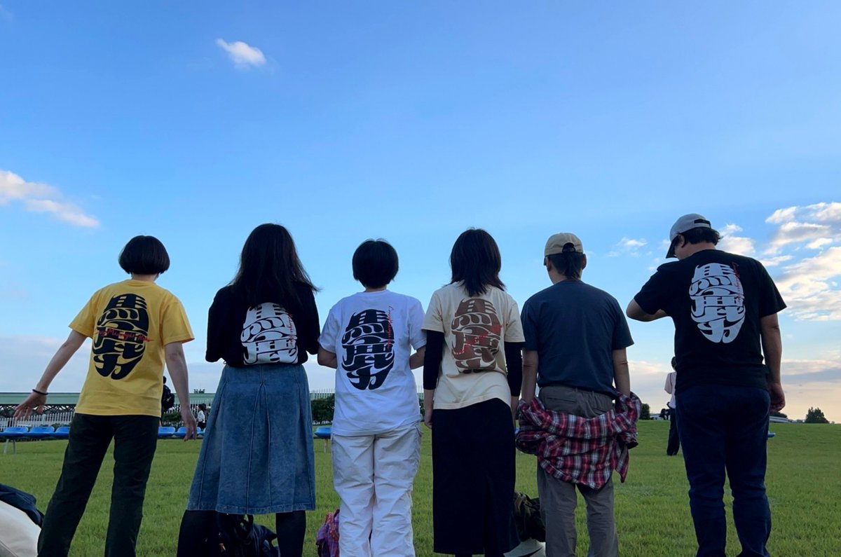 shirotane07's tweet photo. #ラジオパーク のあとは 伊集院光さん好きの皆さんとのオフ会へ！
#30周年記念 の「馬鹿ヂ粉」を、あんなものやこんなものにかけて実食😋🧂

ラジオで読まれていた「焼酎割り(お茶割り)」も試しましたが美味しかった🍶
最後は記念Tシャツで集合写真📸 
最高の一日でした！
 #しんばか  #ijuin https://t.co/pAMzRrVkfC