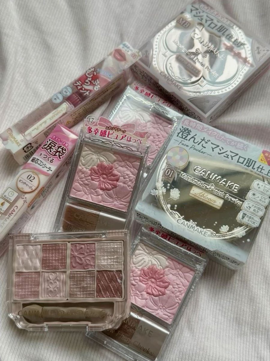 calicowv's tweet photo. Makeup makeup makeup

Ladies show off the makeup products you use I wanna take notes

#makeup #pink #wlw https://t.co/bbzoaEtbFp
