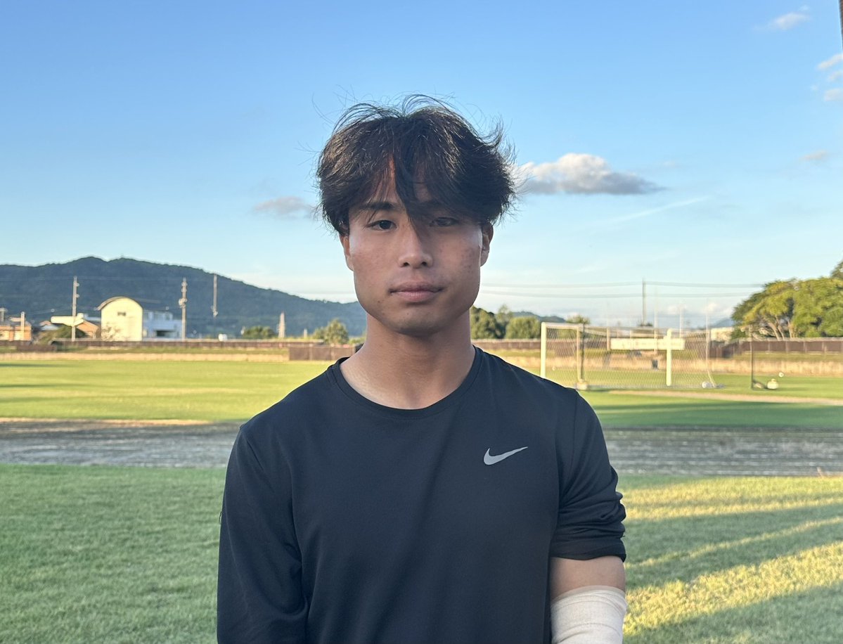kazR31's tweet photo. 今節の鈴鹿の対戦相手はFC.ISE-SHIMA
奈良からレンタル中の宮下選手に試合後会いに行って来ました。
先週は出場姿観れなかったですが今節はプレー姿見れました😊
私にしては長めのお話しに対応ありがとうございました。
＃宮下菖悟 選手
＃FC.ISE-SHIMA
＃奈良クラブ
＃東海リーグ https://t.co/VXSHaGosi3