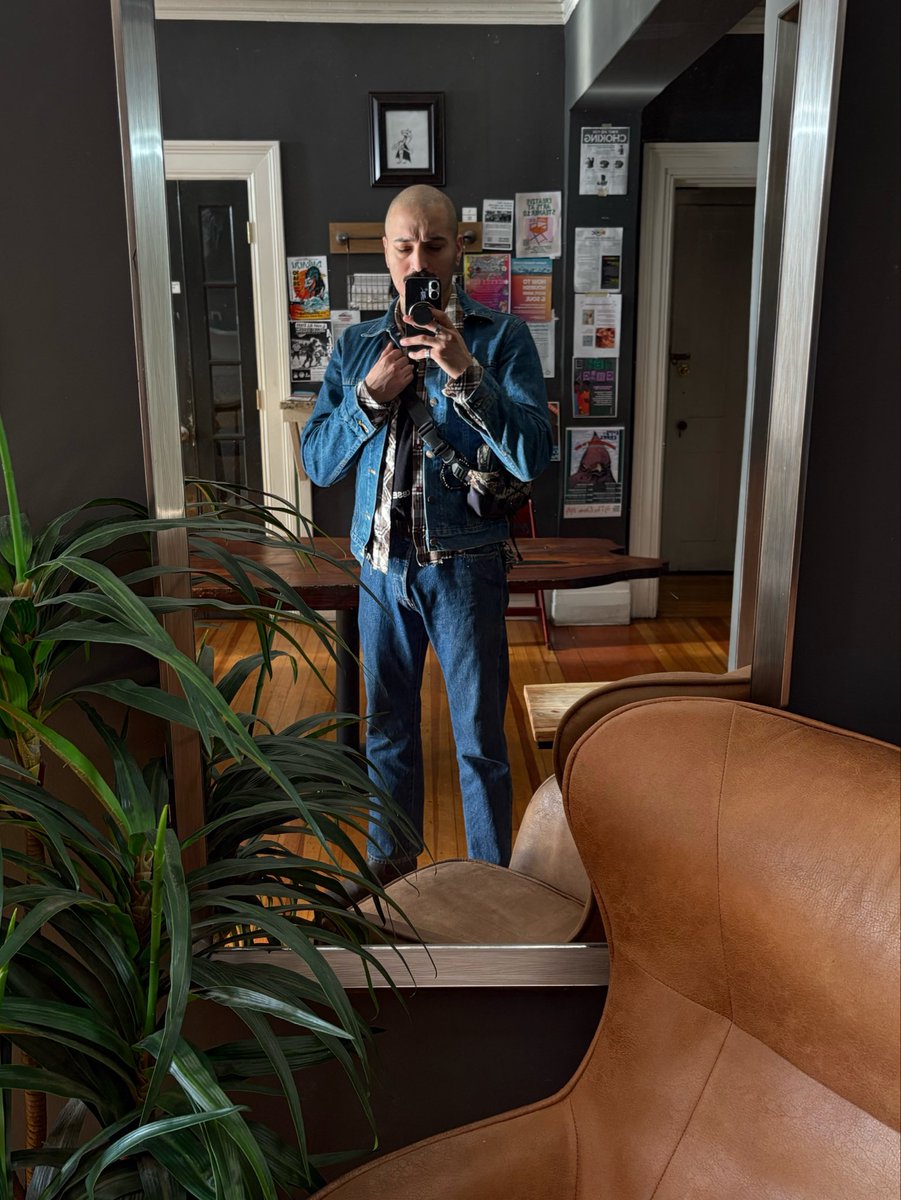 joermrz's tweet photo. the weather changes slightly and out comes the denim https://t.co/aUjvkncvDi
