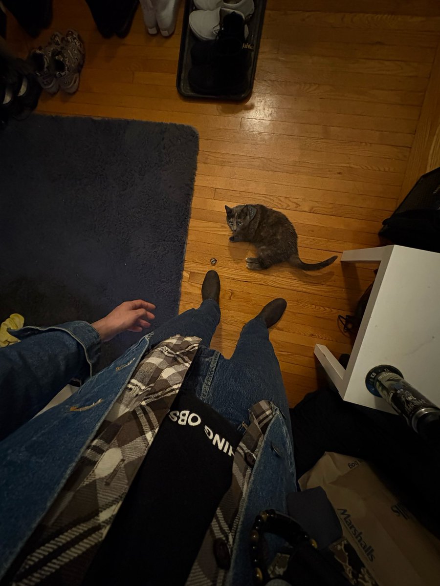 joermrz's tweet photo. the weather changes slightly and out comes the denim https://t.co/aUjvkncvDi