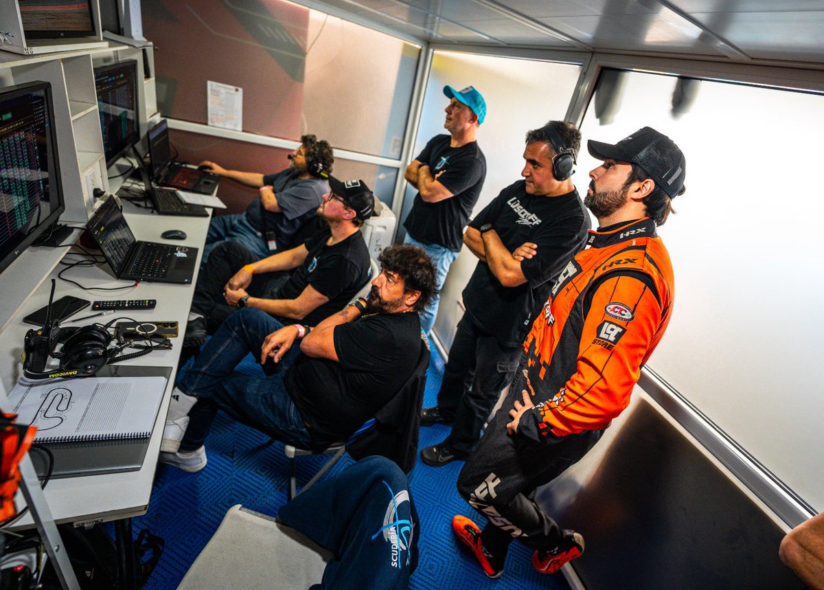 maurilambiris6's tweet photo. Primer sábado junto a la Scuderia de Jero Teti y lo cerramos con un P18 en la clasificación. #TCenSanNicolás 🏁

Tenemos trabajo para mañana, vamos desde el P6 en la tercera serie, a partir de las 11.45 por Canal 9 ☑️ https://t.co/3VM2bfzeOB
