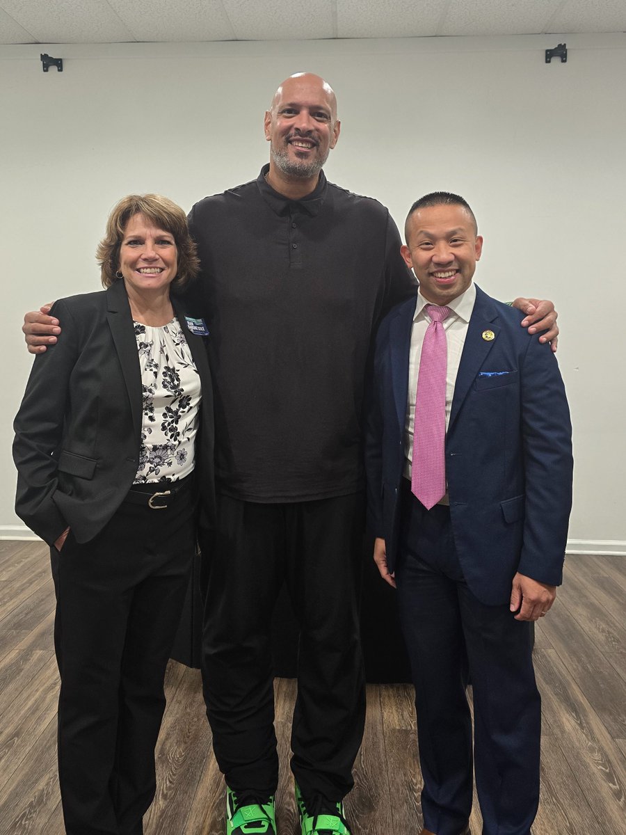 ClarenceLamMD's tweet photo. I was glad to join Joan Barone Cole in Severna Park to support her campaign for State Delegate!  It's time for some change in Anne Arundel County, so if you live in District 31, help spread the word, knock on doors, make phone calls, put up a sign, and most importantly, go vote! https://t.co/TjyuU24WQE