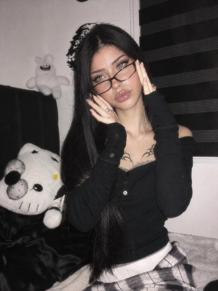 chaanzzell's tweet photo. ──ㅤ❲ 𝟲𝟲𝟲 ❳ㅤ.⠀⠀Angel face, demon mindㅤ
ㅤ
ㅤ https://t.co/qbfTXV5DDB