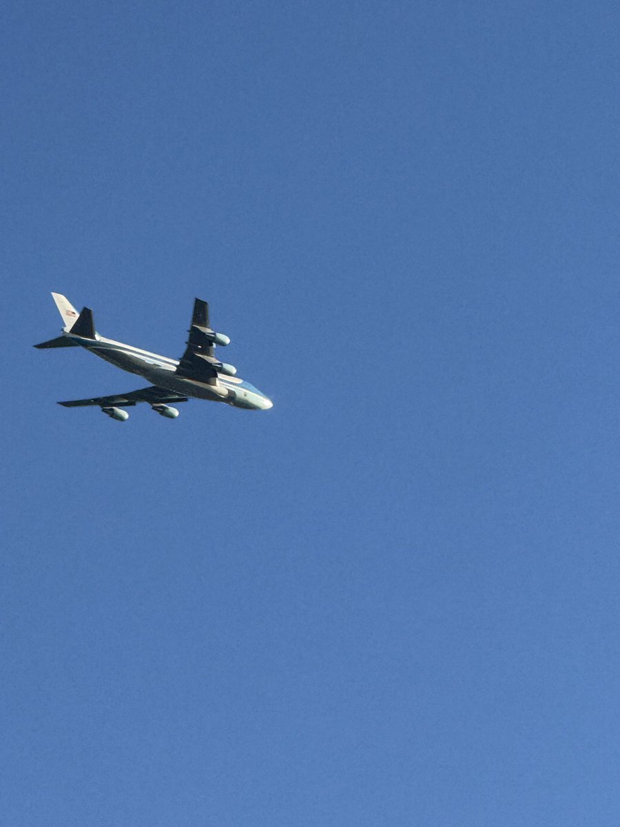 50Luckydog's tweet photo. Look who just flew over my house. 

Beautiful! 🇺🇸 https://t.co/TsfgpbQhs4