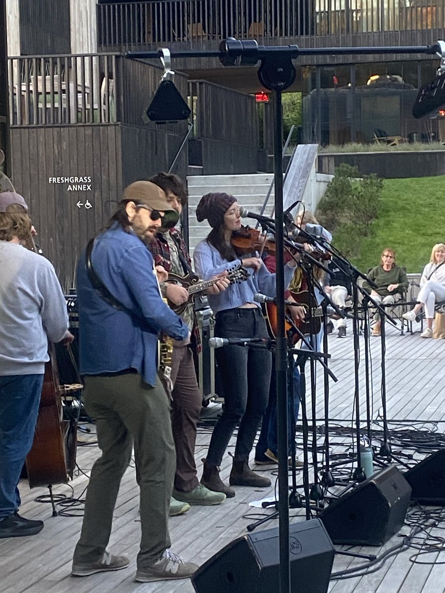 thapopejon's tweet photo. Porchside Jubilee with Della Mae & East Nash Grass #Freshgrass #MagicAccident #NorthAdams #Massachusetts 🎻 https://t.co/TV1ncAq4Xj