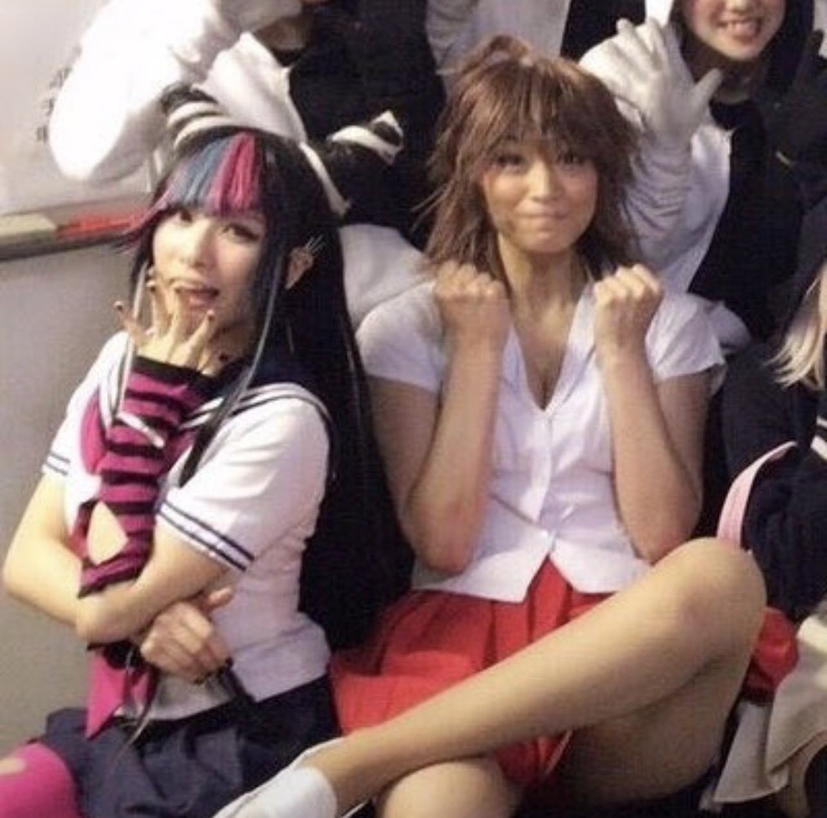 owariied's tweet photo. akane was so excited to be next to her girlfriend https://t.co/ceE11PdDQq