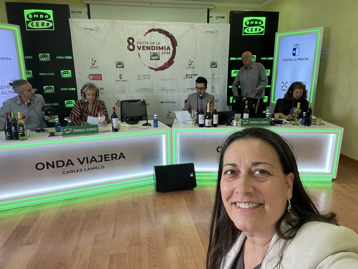 patriplanner's tweet photo. Hay mañanas en que un programa de radio te da la vuelta al mundo. 🍇🌍
Vendimia en La Mancha, un espumoso sin alcohol que sabe a uva de verdad, una isla griega con sus berenjenas, un valle que me trajo recuerdos... y Marsella, que sigue en mi lista. #PatriPlanner @GaliciaTB https://t.co/4tbPhvs8t7