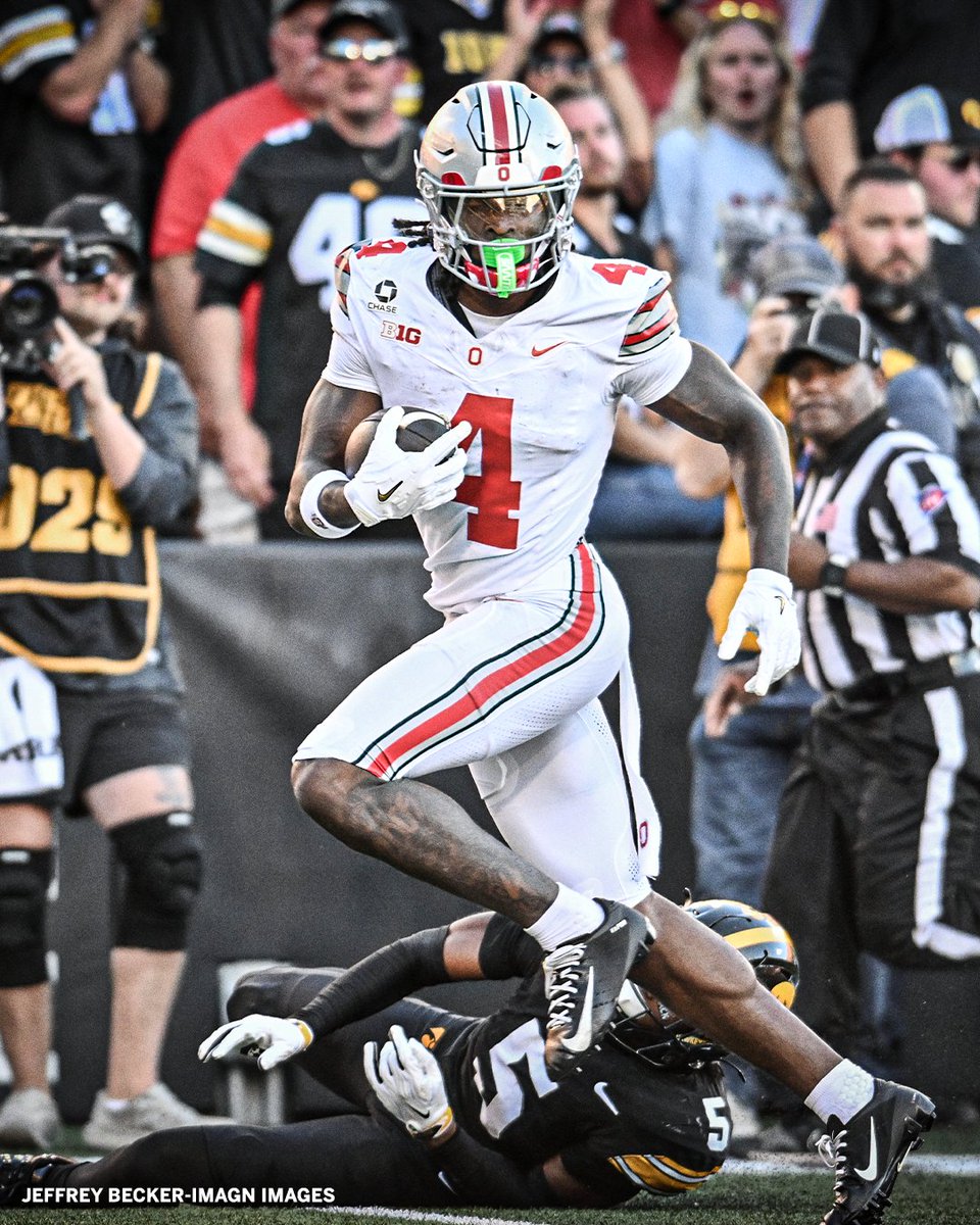 SportsCenter's tweet photo. DBs don't stand a chance 😲 https://t.co/XKMDA8CBRv