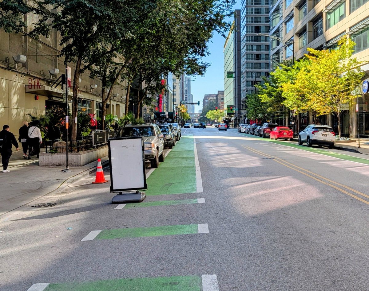 AmericanFietser's tweet photo. All painted bike lanes are car infrastructure. The engineers have checked a box, while still allowing at-will, unimpeded movement by motorists in the heart of a major city. This design only serves those who are comfortable being uncomfortable. https://t.co/OelP1Bf0tl