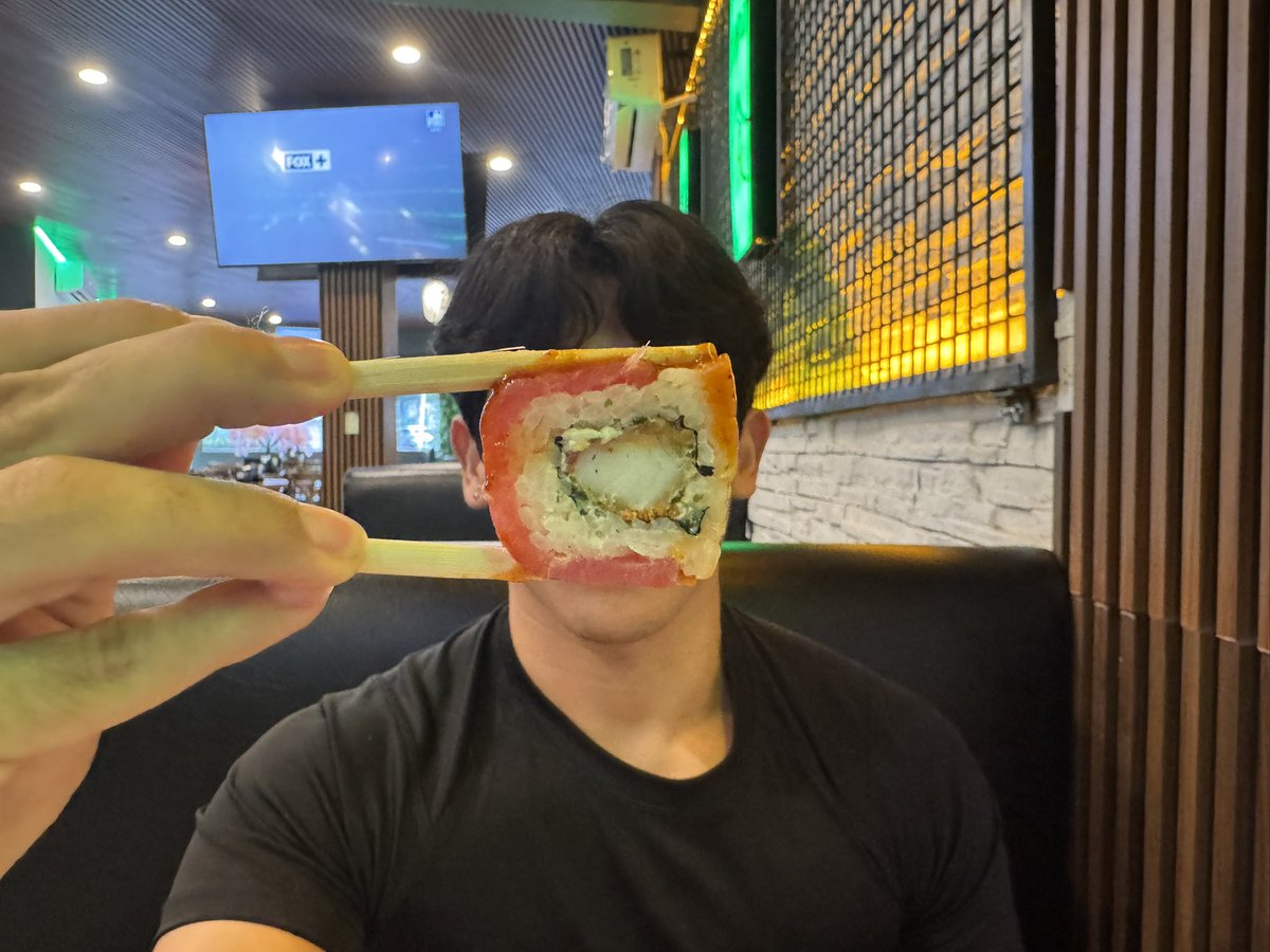 emibrown_f's tweet photo. Sushi based diet https://t.co/eEKKlBx4Mr