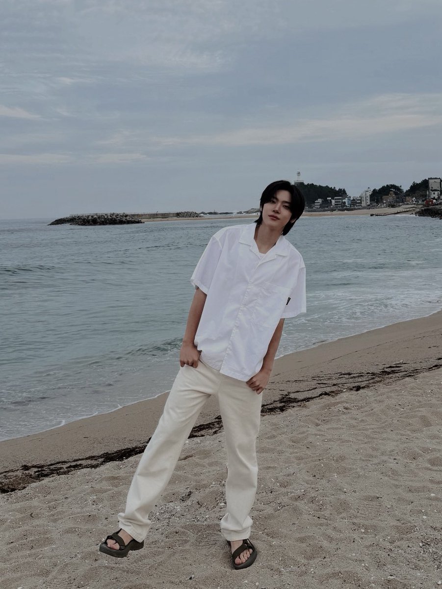 L0NERZ0's tweet photo. ⠀⠀⠀
⠀⠀⠀ ⠀⠀ㅤ——  ＠𝙡𝙤𝙧𝙚𝙣𝙯𝙤𝙣𝙚  𝗂𝗀 𝗎𝗉͟𝖽͟𝖺͟𝗍͟𝖾 :

⠀⠀⠀ ⠀⠀ ❛ i belong nowhere 🏝️🏝️ https://t.co/wVxgzl4R4T