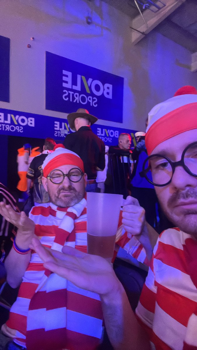 HillyAlex's tweet photo. @DartsAnonymous Bouncers already apologised. Still in the venue because it was unjust. James Wade being a cunt as usual 🙄🙄🙄 https://t.co/xwxfjUVX4s