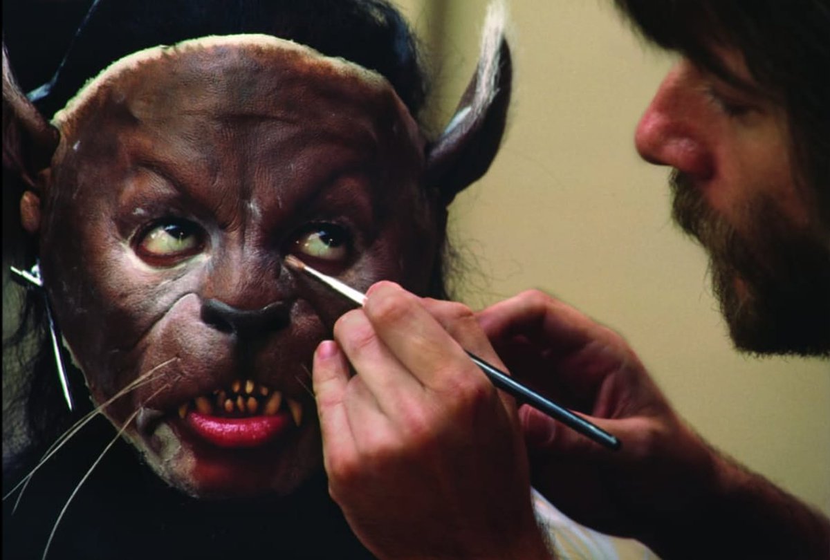 TomSpinaDesigns's tweet photo. In an inspiring collaboration between music royalty and horror royalty, @TheRickBaker applies the cat-like werewolf makeup appliance to Michael Jackson for 1983's music video "Thriller."

#RickBaker #Halloween #horror #MichaelJackson #MTV #Thriller https://t.co/pcElEOpywk