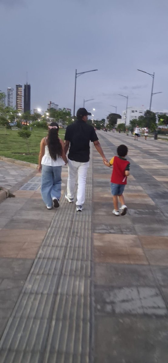 Eliasbaezd's tweet photo. Dios y la familia. https://t.co/vdlV5RdtWP