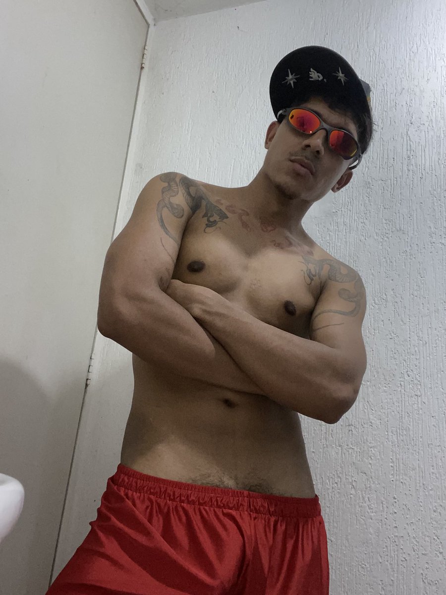 Morenito_Roman's tweet photo. La cara 🫥                 /    El culote 🍑 https://t.co/Ejqvl3PJrD