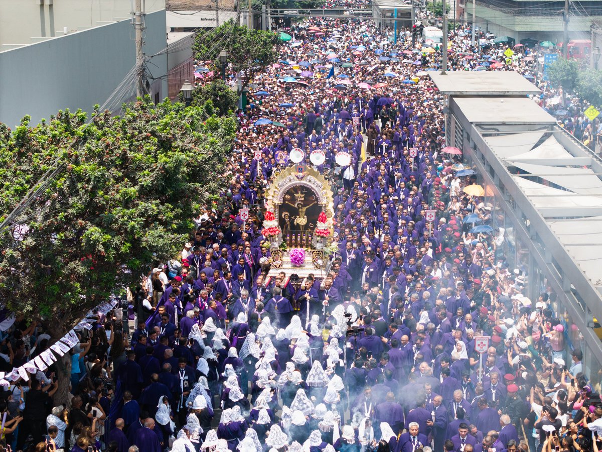 AntonyJRR96's tweet photo. Primera salida del Señor de los Milagros, octubre 2026 🎥💜. Documentando el recorrido desde el centro de Lima.
#SeñorDeLosMilagros #MesMorado #Lima #FilmmakerPeru #Cobertura https://t.co/pxRenN0v1P
