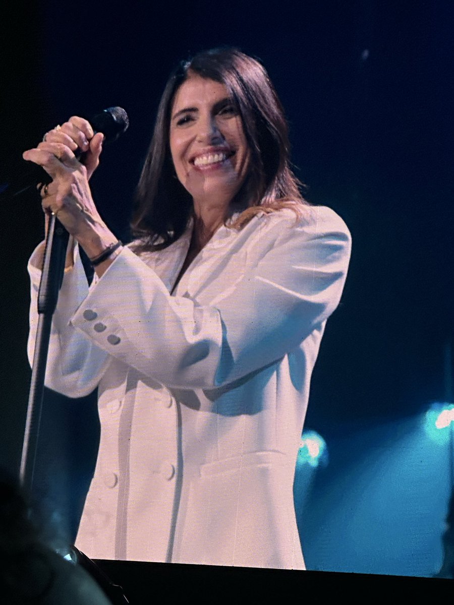 tiziana88n's tweet photo. È stato il concerto più bello della mia vita ❤️ pazza di te 👑 https://t.co/w7wwHptcNc