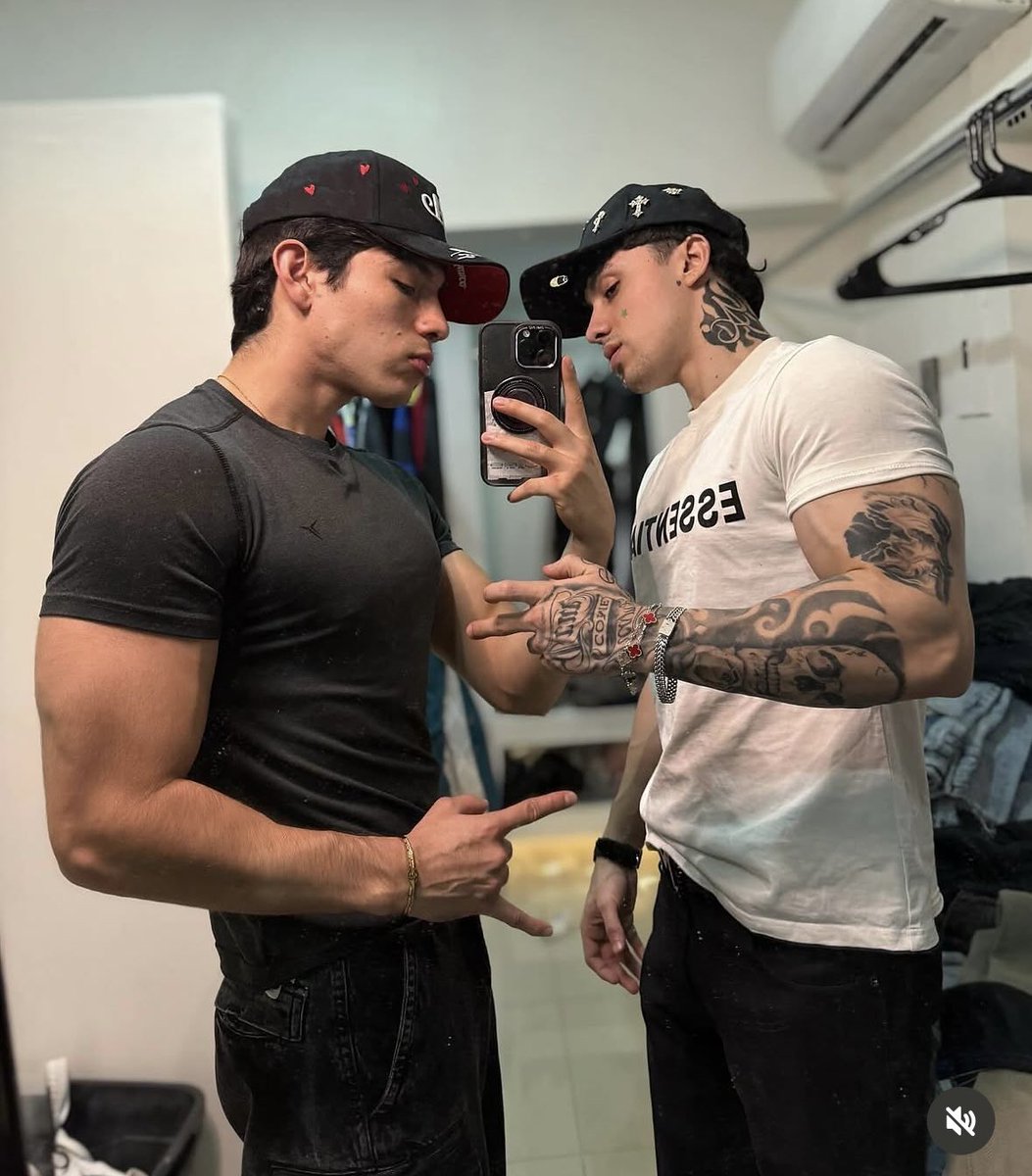 hashas1720's tweet photo. Chris Rincon 🥵🥵🤤💦#heteros #amigos #porno https://t.co/mBprHVFCTP