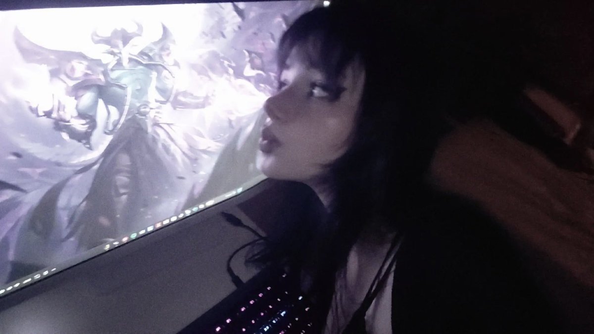 ketamin3rin's tweet photo. Don’t touch me btch I’m not chall yet btch!!! https://t.co/oINmdEBZqp