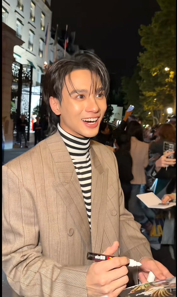 primchi_'s tweet photo. เฮ้วววว บ้อกแบ้กไปไกลถึงปารีส จากแอคเกือบ 20 ล้าน (galafr) 😭 น่ารักๆๆๆๆๆ so cute makๆๆๆๆๆๆๆ

🩵 : https://t.co/uc7Orn4BnK

KENG NAMPING AT BOF 500 GALA
#BOF500xKENGNAMPING
#KengHarit https://t.co/Wf5Ew7FakC
