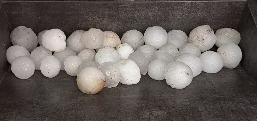 FedeFilartiga's tweet photo. Hasta el clima ya está súper agresivo por la culpa de estos idiotas violentos y negacionistas. https://t.co/JDIxbzOrc0