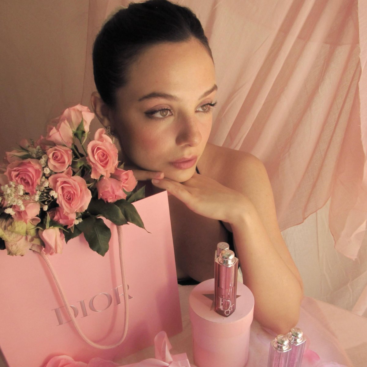 gabsjkj's tweet photo. dior precisa trazer ela pra um desfile  urgentemente https://t.co/UVEWomagpC