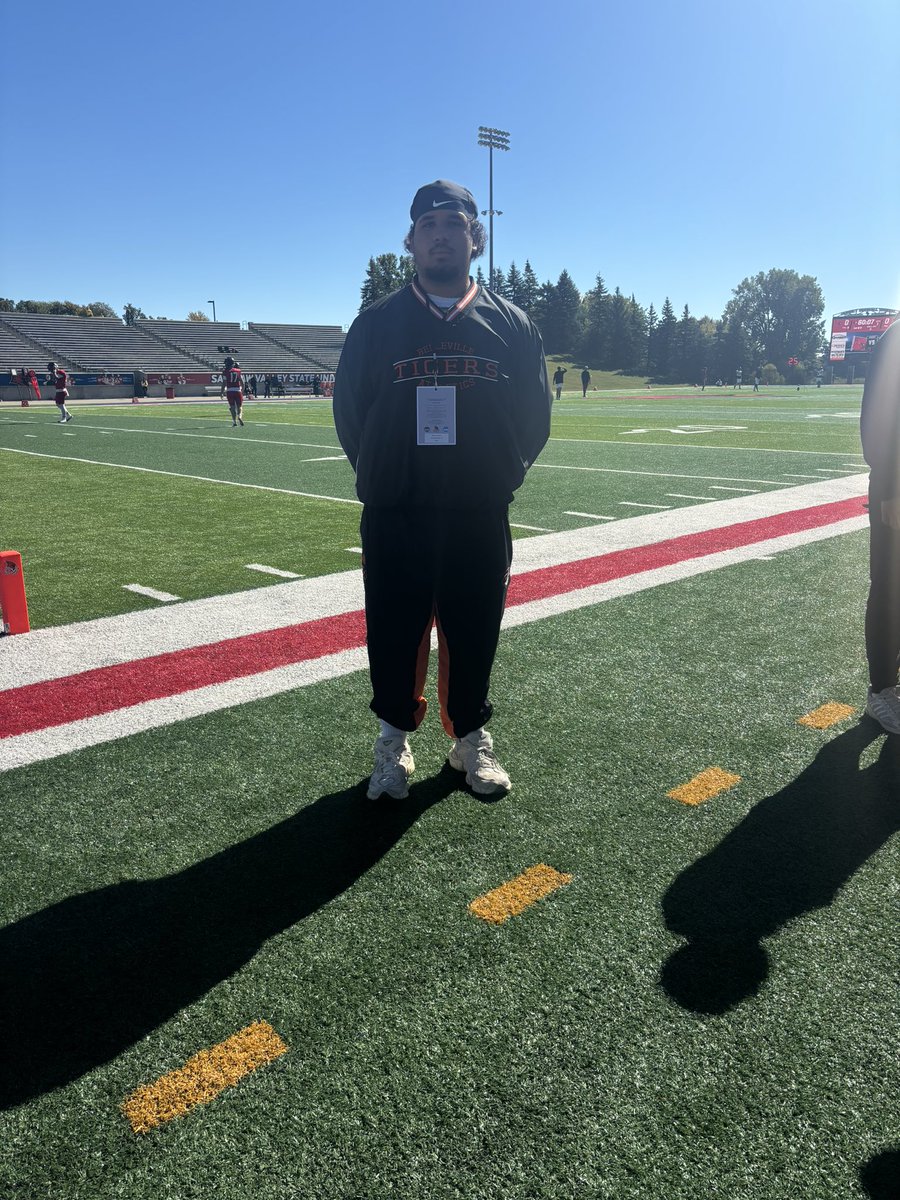 JacksonRokko's tweet photo. Thank you SVSU for the visit, Happy to connect with the staff and talk about my future. @FBCoachEngle @_CoachHoov @CoachGus90 @svsu_football @CoachRayRapley https://t.co/R8JxpknWr7