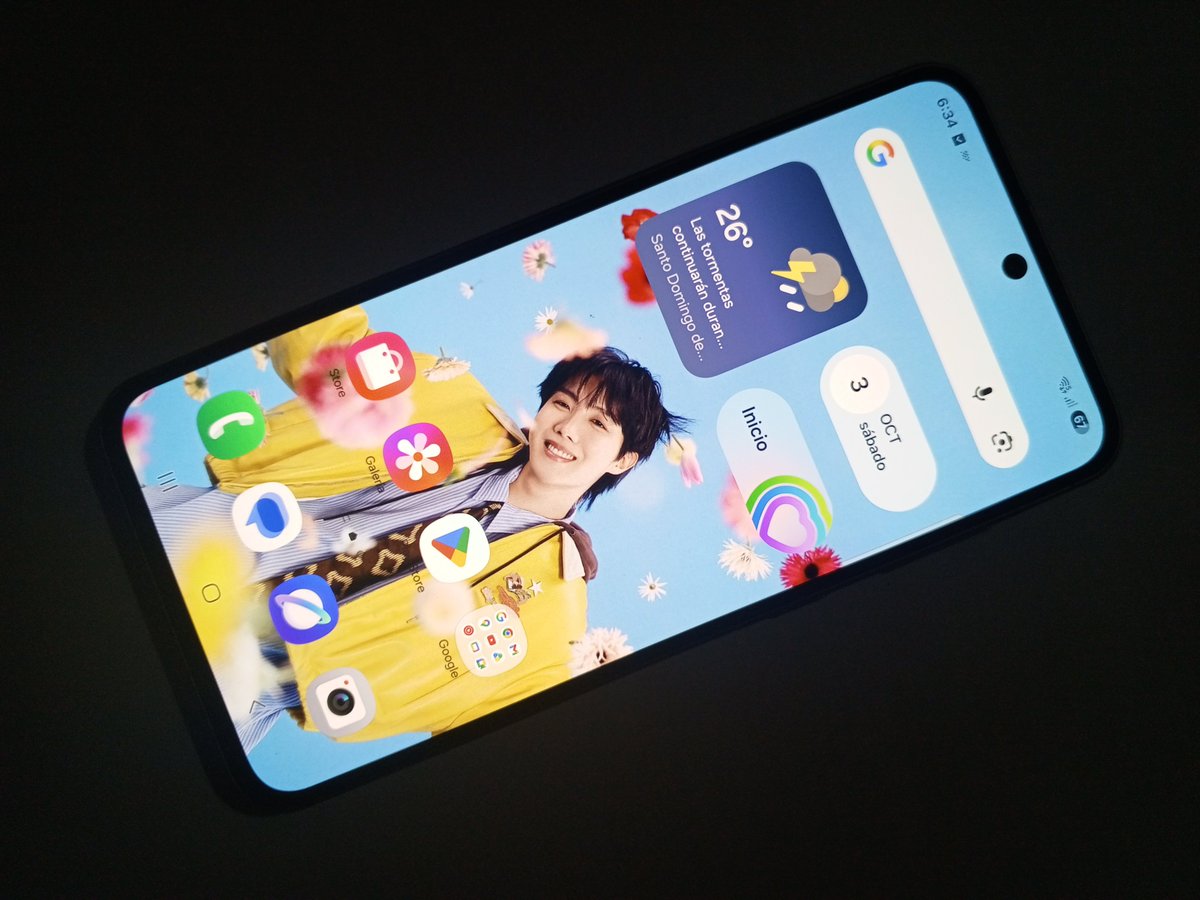 blloveyo's tweet photo. I love my new phone; I've wanted it for a long time 😭😍

It's a Samsung Galaxy A56 ✨ https://t.co/pOB24FaqJN