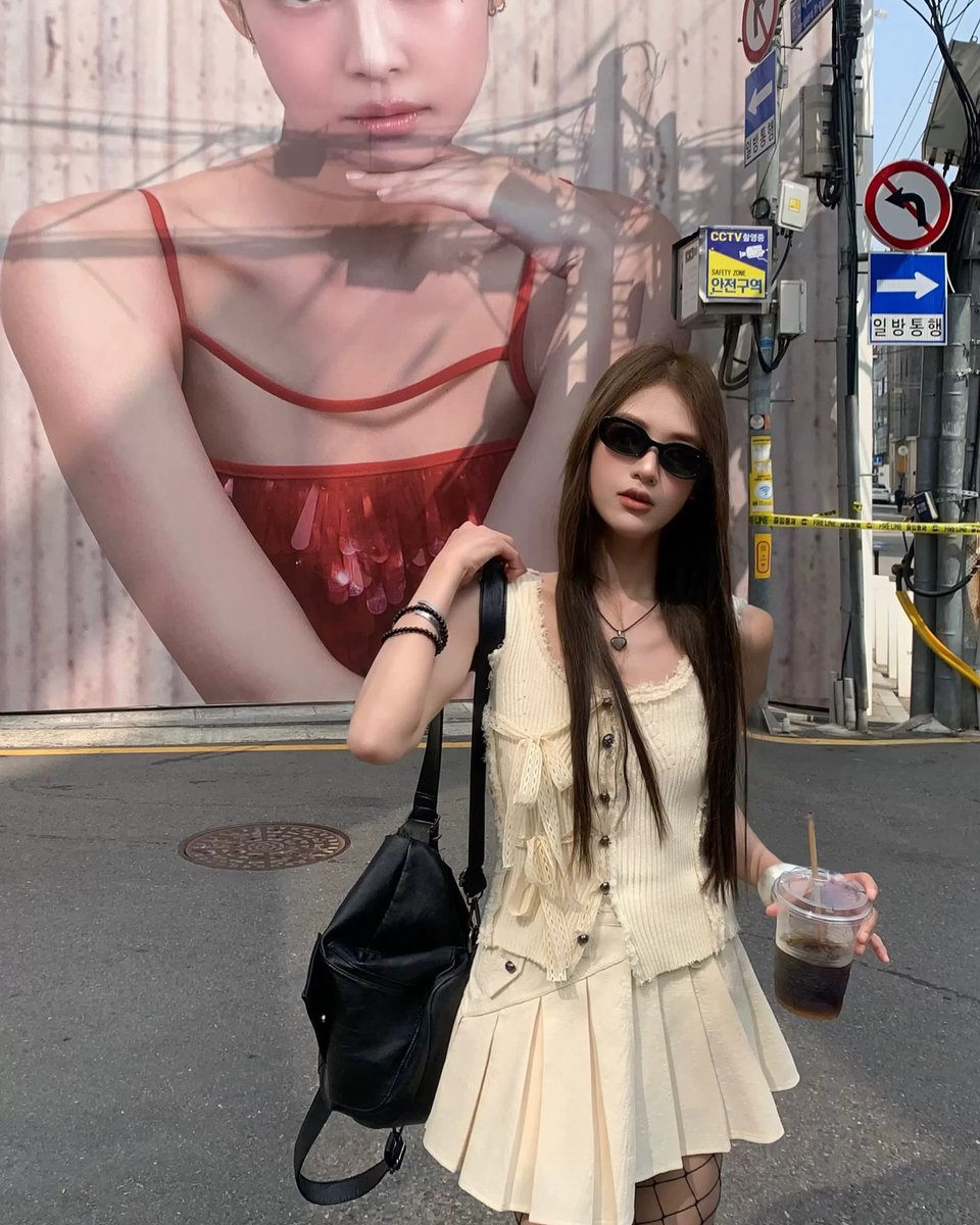 nurii_4's tweet photo. 財布を開いたときの切なさは、世界共通のミステリーだよね。本当そう思う。 💖💬
ElnU https://t.co/HfHljRBBc9