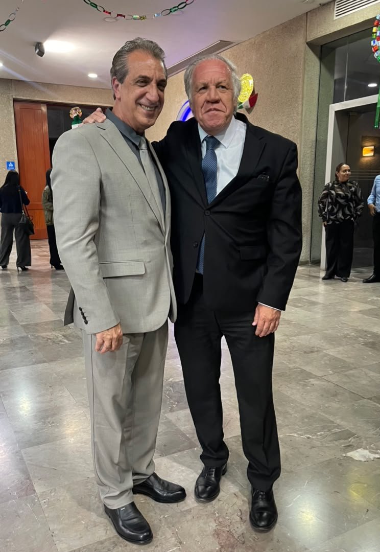 BiagioPilieri's tweet photo. La solidaridad democrática no es solo una declaración de principios; es una hermandad que se cultiva escuchándonos y construyendo salidas juntos. 🫱🏻‍🫲🏽

Agradezco sinceramente la invitación al Foro América Libre en Ciudad de México, un espacio donde compartimos visiones, estrechamos lazos y constatamos que Venezuela cuenta con aliados leales de todo el continente.

Tuvimos la oportunidad de reiterar a liderazgos de todo el hemisferio, que el retorno a la democracia en nuestro país demanda el acompañamiento fraterno y firme de toda la región. Necesitamos que la ruta trazada se concrete exitosamente y cuanto antes, es urgente contar con un cronograma presidencial definido y condiciones electorales que respeten la voluntad ciudadana.

¡Gracias por no apartar la mirada de Venezuela! 🫱🏻‍🫲🏽🇻🇪

Gracias al pueblo de México por toda su solidaridad 🇲🇽
¡Dios Los bendiga!