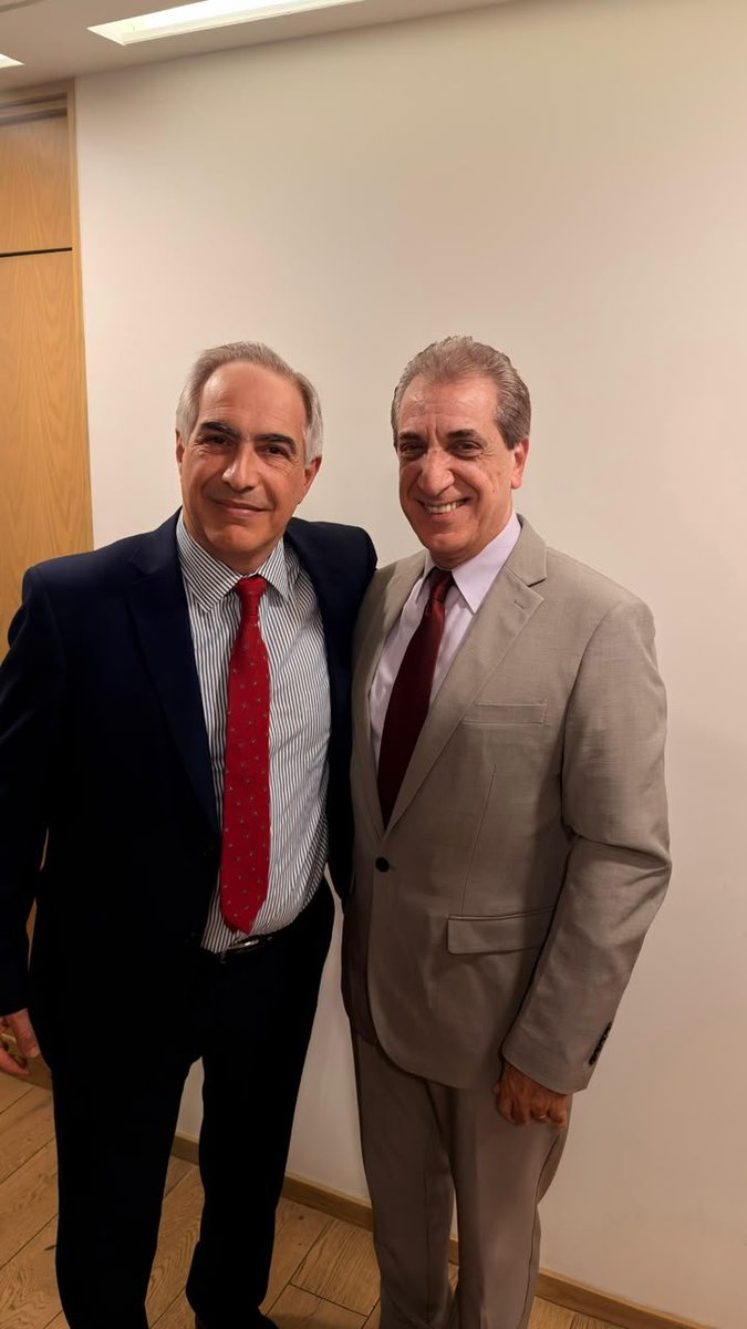 BiagioPilieri's tweet photo. La solidaridad democrática no es solo una declaración de principios; es una hermandad que se cultiva escuchándonos y construyendo salidas juntos. 🫱🏻‍🫲🏽

Agradezco sinceramente la invitación al Foro América Libre en Ciudad de México, un espacio donde compartimos visiones, estrechamos lazos y constatamos que Venezuela cuenta con aliados leales de todo el continente.

Tuvimos la oportunidad de reiterar a liderazgos de todo el hemisferio, que el retorno a la democracia en nuestro país demanda el acompañamiento fraterno y firme de toda la región. Necesitamos que la ruta trazada se concrete exitosamente y cuanto antes, es urgente contar con un cronograma presidencial definido y condiciones electorales que respeten la voluntad ciudadana.

¡Gracias por no apartar la mirada de Venezuela! 🫱🏻‍🫲🏽🇻🇪

Gracias al pueblo de México por toda su solidaridad 🇲🇽
¡Dios Los bendiga!