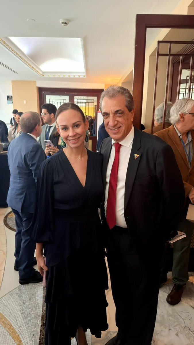 BiagioPilieri's tweet photo. La solidaridad democrática no es solo una declaración de principios; es una hermandad que se cultiva escuchándonos y construyendo salidas juntos. 🫱🏻‍🫲🏽

Agradezco sinceramente la invitación al Foro América Libre en Ciudad de México, un espacio donde compartimos visiones, estrechamos lazos y constatamos que Venezuela cuenta con aliados leales de todo el continente.

Tuvimos la oportunidad de reiterar a liderazgos de todo el hemisferio, que el retorno a la democracia en nuestro país demanda el acompañamiento fraterno y firme de toda la región. Necesitamos que la ruta trazada se concrete exitosamente y cuanto antes, es urgente contar con un cronograma presidencial definido y condiciones electorales que respeten la voluntad ciudadana.

¡Gracias por no apartar la mirada de Venezuela! 🫱🏻‍🫲🏽🇻🇪

Gracias al pueblo de México por toda su solidaridad 🇲🇽
¡Dios Los bendiga!