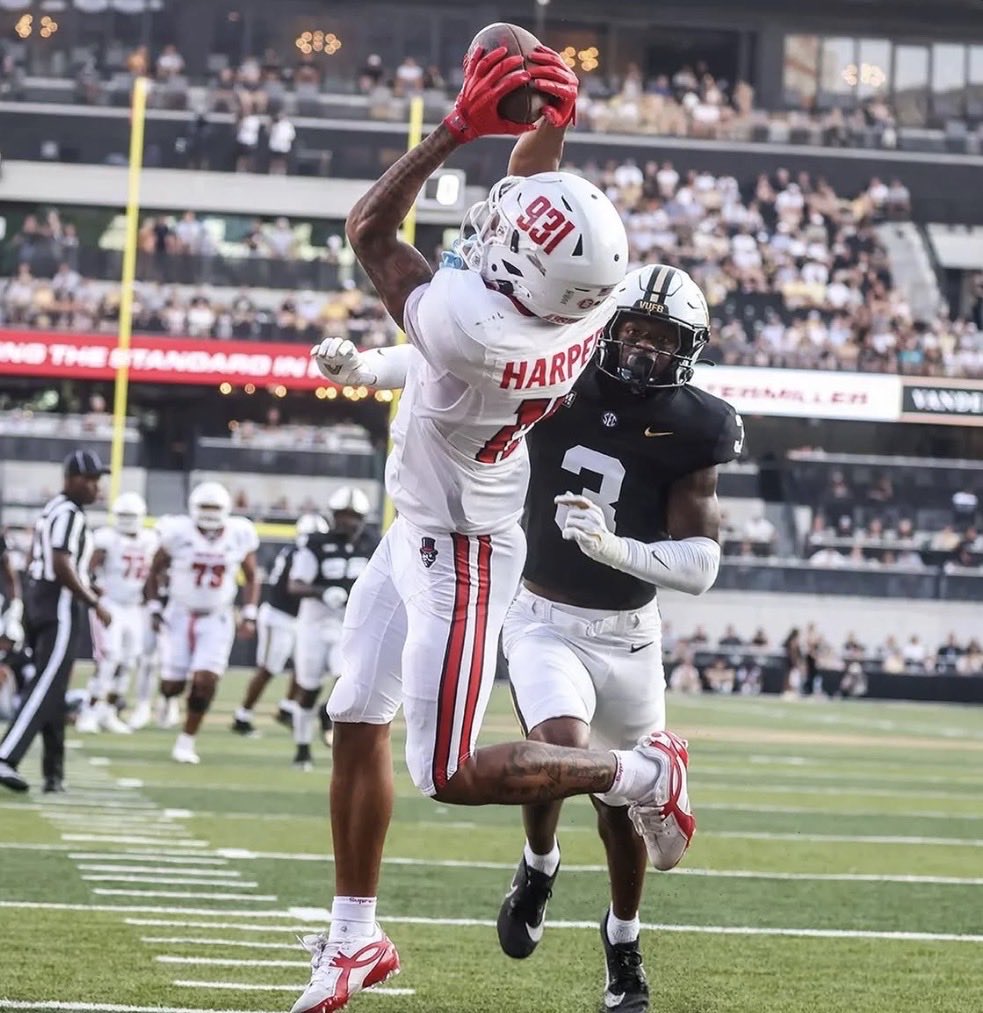 DylanStreet15's tweet photo. After great conversations with @j_lloyd5 and @Blake_Littman I am blessed to receive an offer from Austin Peay!!
@CoachRGB_ @IAMWOONE @Radir_Annoor @pagefootball @wcsPHScr @CSmithScout https://t.co/1Vp6y8UZpU