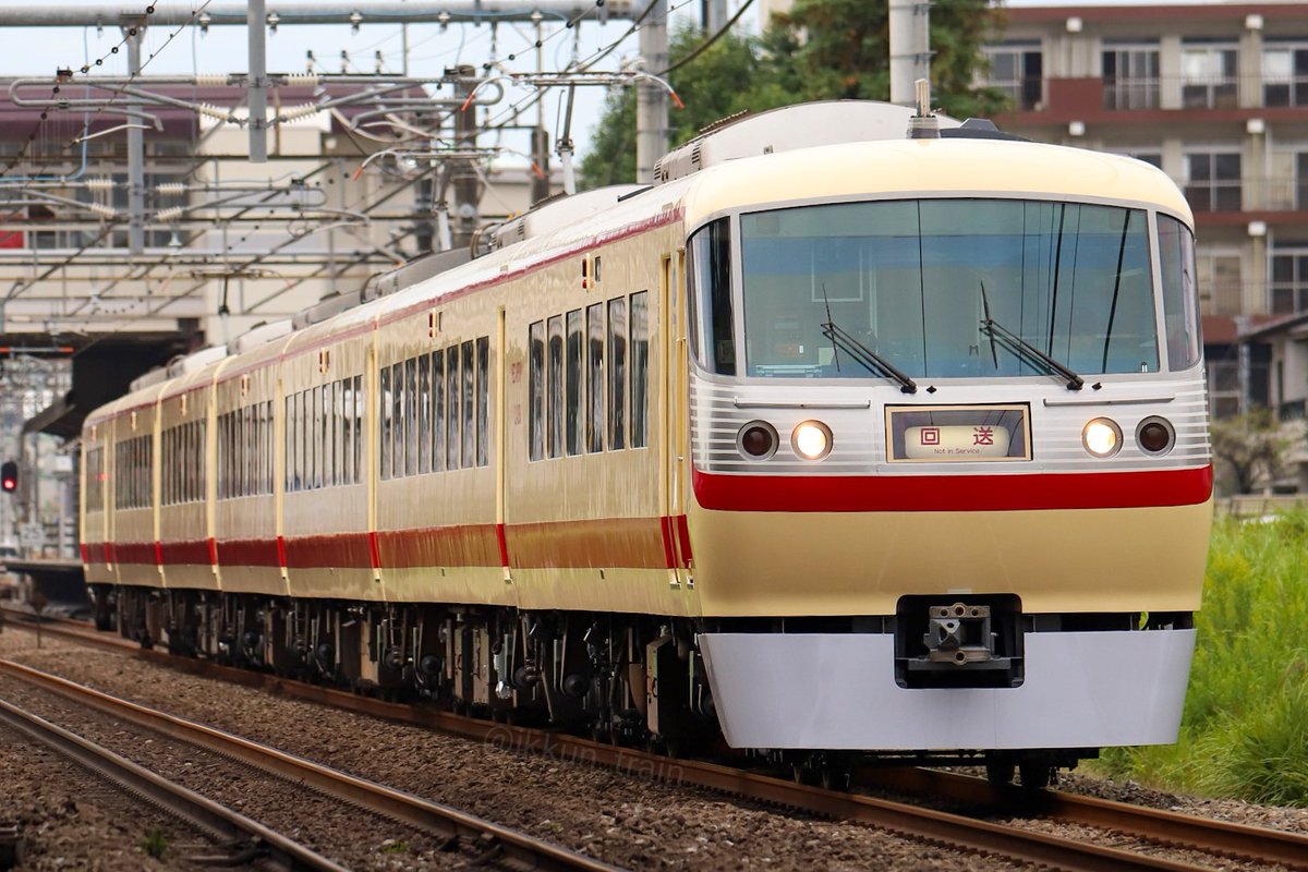 ikkun_train's tweet photo. 本日(10/4)より初代特急５０００系レッドアローの塗装色を施した「レッドアロークラシック」が特急小江戸8号より営業運転を開始しました! 

9607列車 回送
108列車 特急小江戸8号 西武新宿

今回は前面が細帯ということで、自身もあまり記録をしてないみたいなので今回は後悔しないように... 

最後まで悔いなく皆さん記録しましょう～

#西武鉄道 #レッドアロークラシック