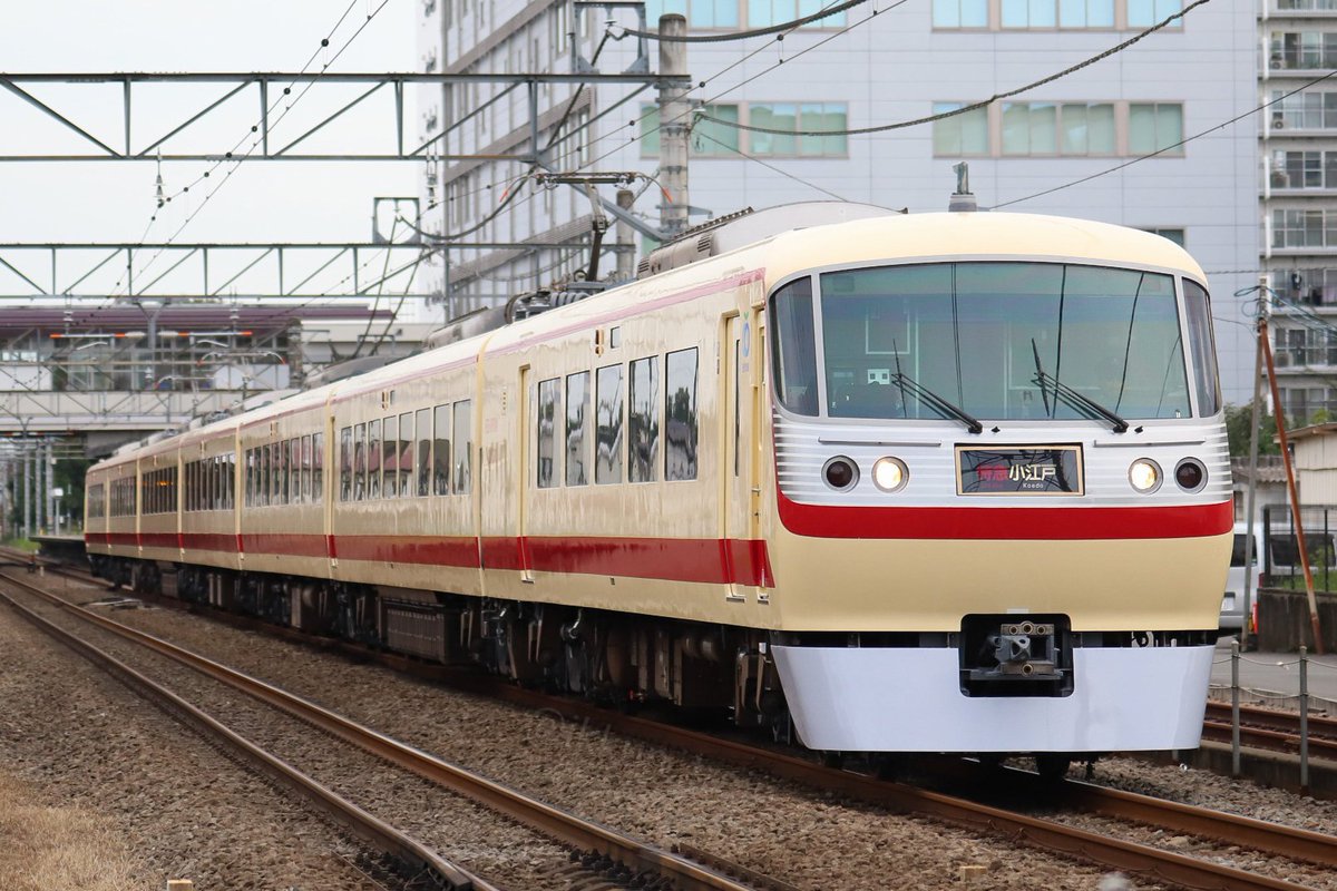 ikkun_train's tweet photo. 本日(10/4)より初代特急５０００系レッドアローの塗装色を施した「レッドアロークラシック」が特急小江戸8号より営業運転を開始しました! 

9607列車 回送
108列車 特急小江戸8号 西武新宿

今回は前面が細帯ということで、自身もあまり記録をしてないみたいなので今回は後悔しないように... 

最後まで悔いなく皆さん記録しましょう～

#西武鉄道 #レッドアロークラシック