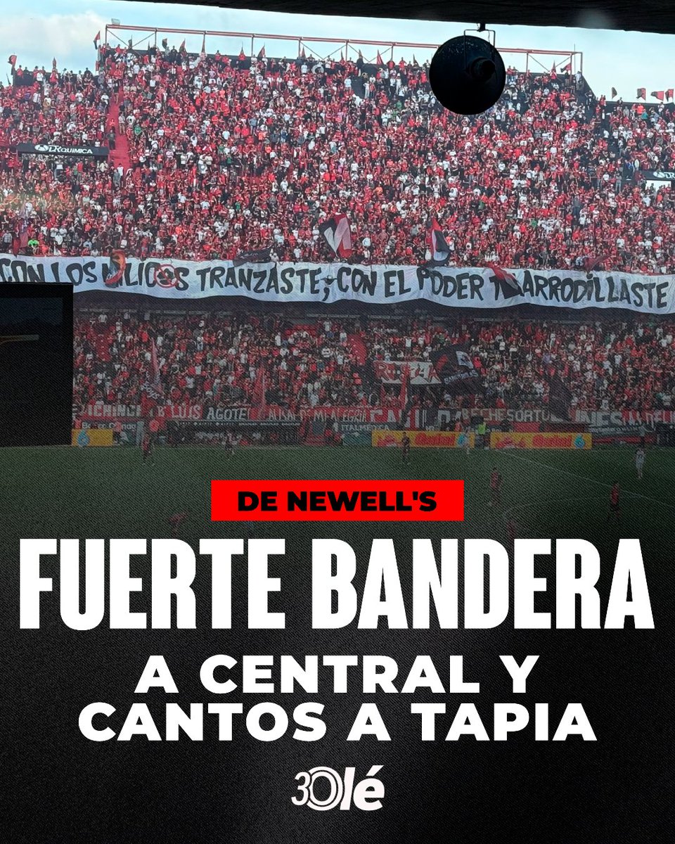 DiarioOle's tweet photo. 🏟️ BANDERA DE NEWELL'S PARA CENTRAL Y CANTOS CONTRA TAPIA

Una semana después de que el Canalla se consagrara campeón de la Supercopa Internacional ante Estudiantes en una final polémica, los hinchas de la Lepra recibieron a sus jugadores en el Coloso con un fuerte trapo dedicado a su eterno rival e insultos al presidente de la AFA.

📸 Newell's Data