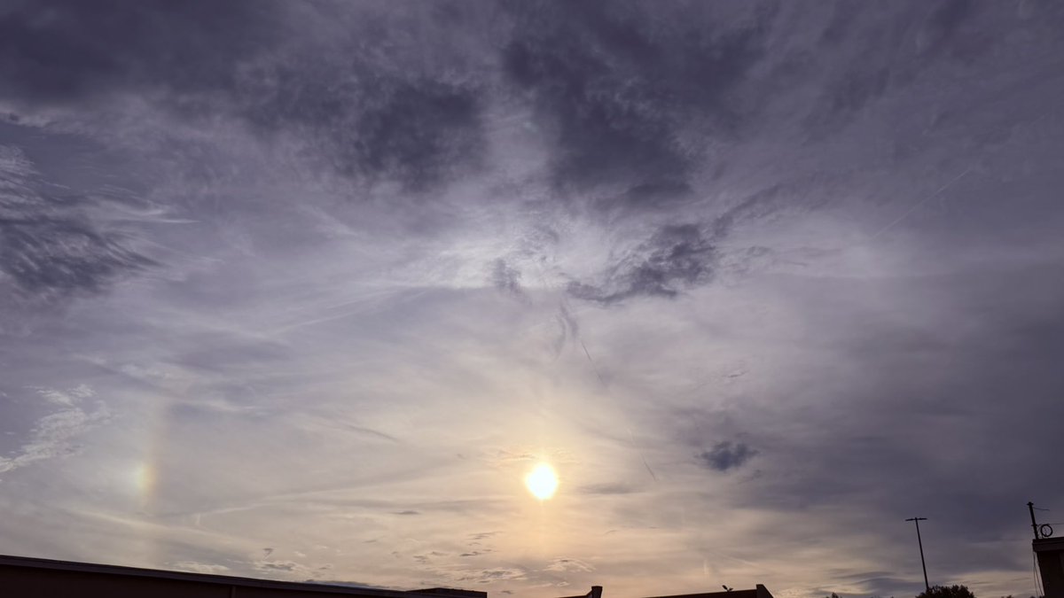 Daniel_Harbin's tweet photo. A little sundog action in Scottsboro! #alabamaweathernetwork #alwx #valleywx #HUNwx @spann @BenSmith_WHNT @weswyattweather @simpsonWVTM13 @AriWeather @monsoonchaser @DrewMcCombs @wxhistorian @Sadiemorristv @AlabamaWXNet @WEATHERmanBURKE @DanielleDozier @jeffcastlewx https://t.co/20GAf7pmWe